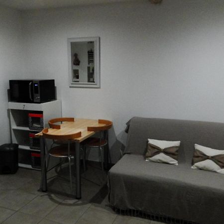 Sympathique Appartement L'Isle-sur-la-Sorgue Bagian luar foto